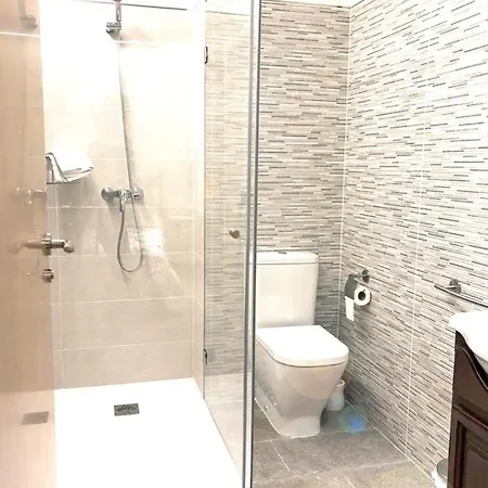 Spacious House In With Mountain View