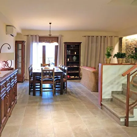 Spacious House In With Mountain View Дом отдыха Кретас