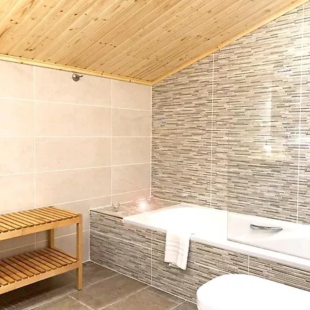 Spacious House In With Mountain View Dom wakacyjny *