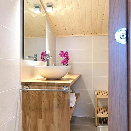 Spacious House In With Mountain View Кретас