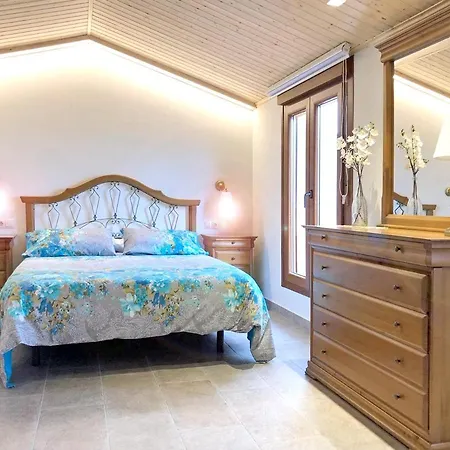 度假居 Spacious House In With Mountain View