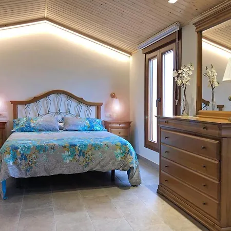 Spacious House In With Mountain View Дом отдыха Кретас
