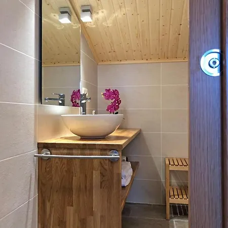Spacious House In With Mountain View Дом отдыха