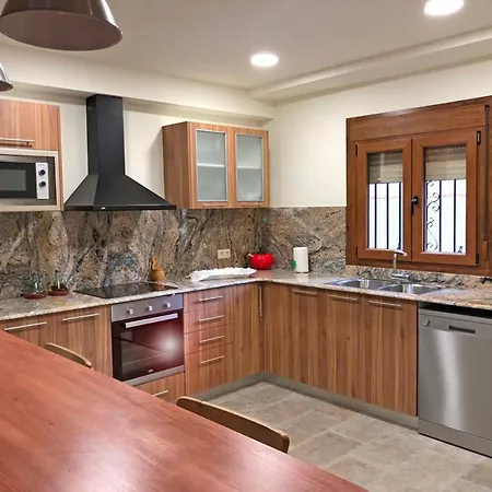 Дом отдыха Spacious House In With Mountain View *
