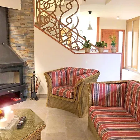 Spacious House In With Mountain View 펜션 Cretas