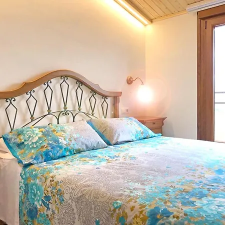 Spacious House In With Mountain View