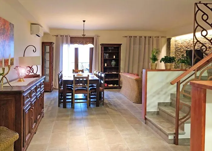 Spacious House In With Mountain View 度假居 Cretas