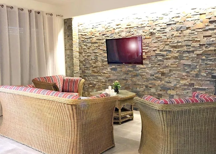 Spacious House In With Mountain View *