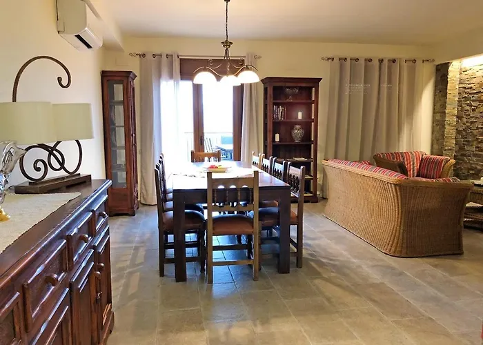 Spacious House In With Mountain View Cretas